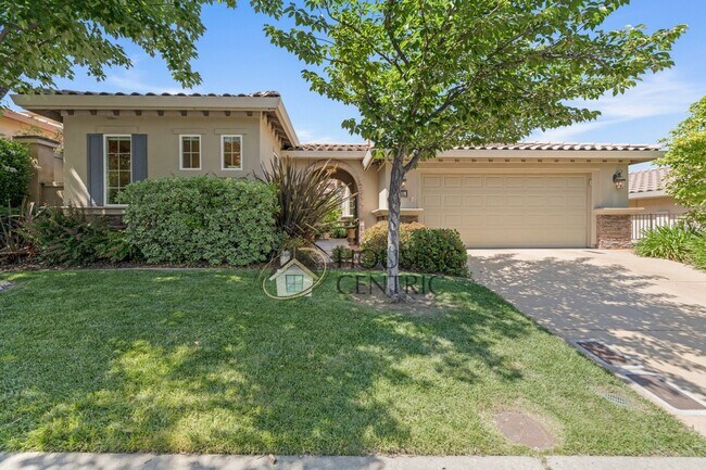 Building Photo - Executive Gated Serrano Golf-Course Home with Views of the 16th Hole!