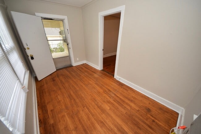 Building Photo - 1 bed, 1 bath near Cooper Young
