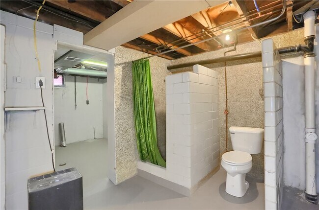 Building Photo - 740 Pershing St