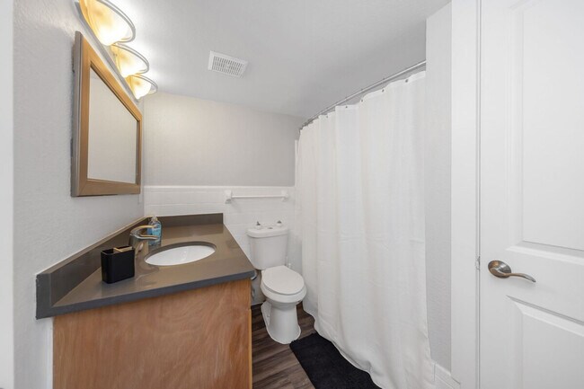 Building Photo - 4301 W Cleveland St