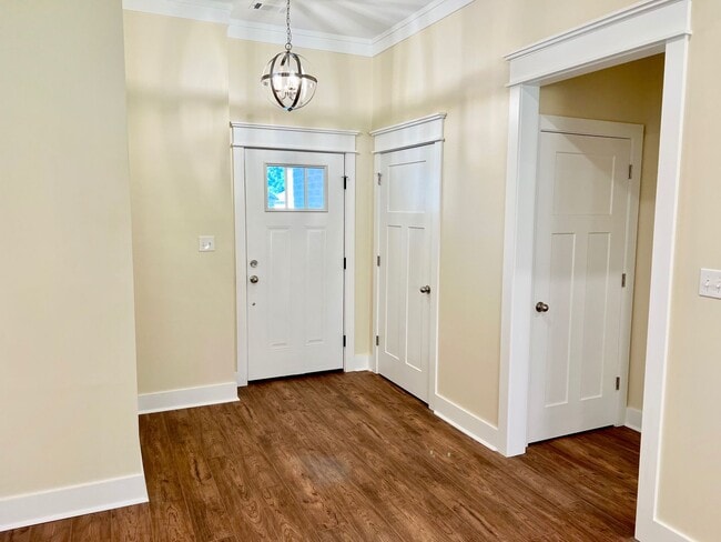 Building Photo - FOR Rent – 3 Bedroom, 2 Bath!