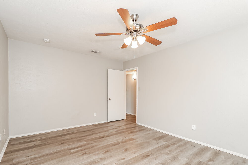 Building Photo - 702 Ponderosa Dr