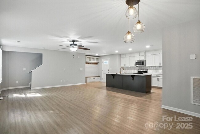 Building Photo - 1737 Hooper Court