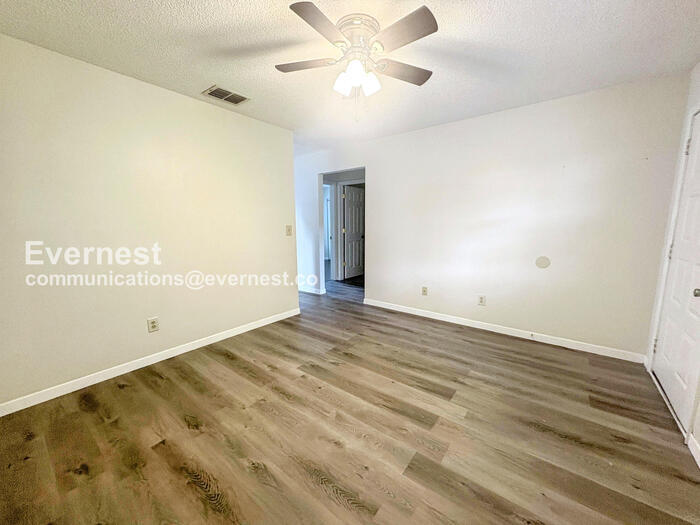 Building Photo - 2901 Bay View Dr