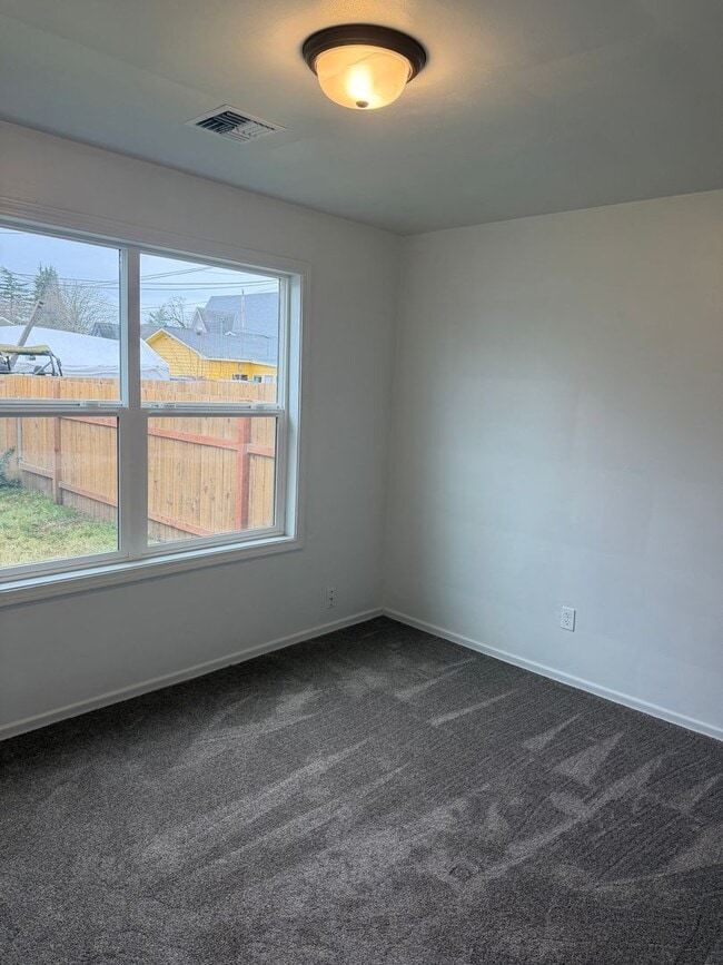 Building Photo - 260 E Sherman St