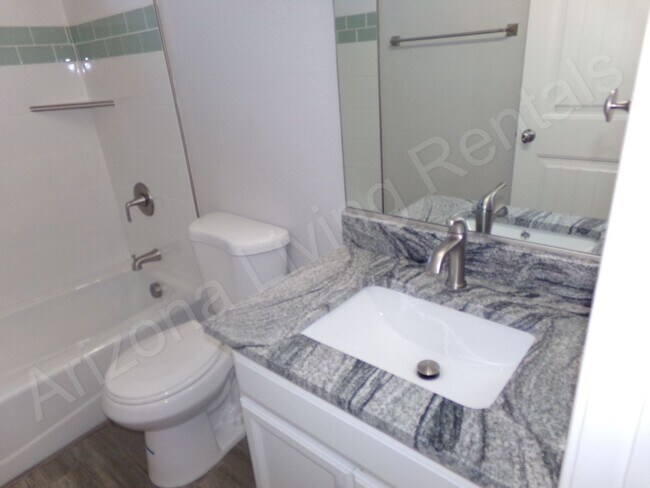 Building Photo - GORGEOUS 3 BEDROOM 2 BATHROOM HOME