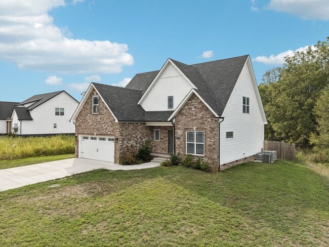 Building Photo - 3 Bedroom 2 1/2 Bathroom Home!!