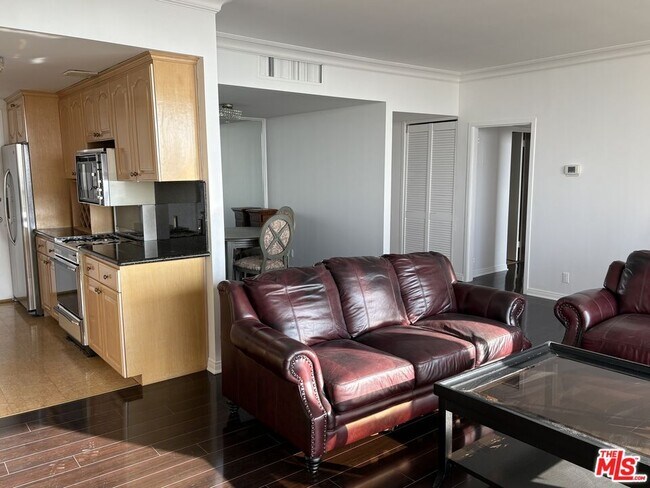 Building Photo - 4411 Los Feliz Blvd