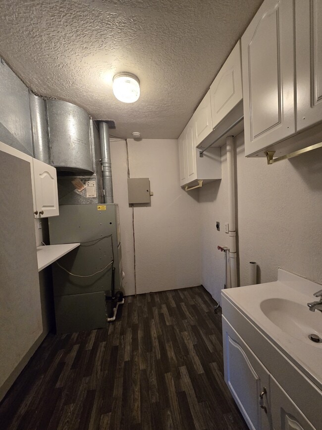 Building Photo - 714 S Fabrique Dr