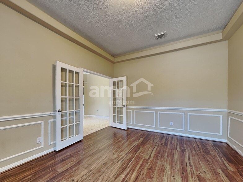 Building Photo - 17302 Lonesome Dove Trl