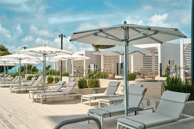 Building Photo - 300 Biscayne Blvd