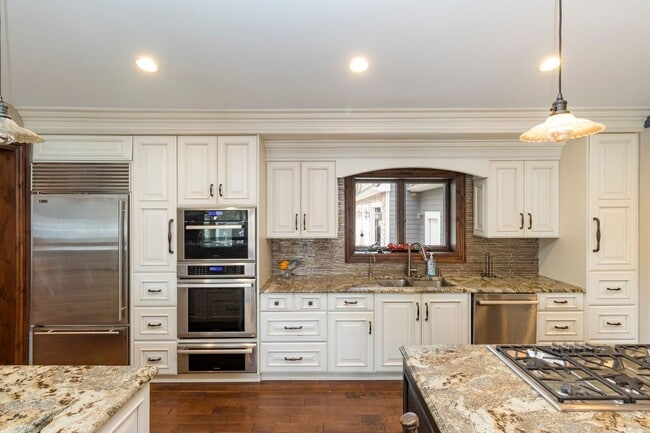 Building Photo - Stunning 5-Bed, 4.5-Bath Custom Home on Du...