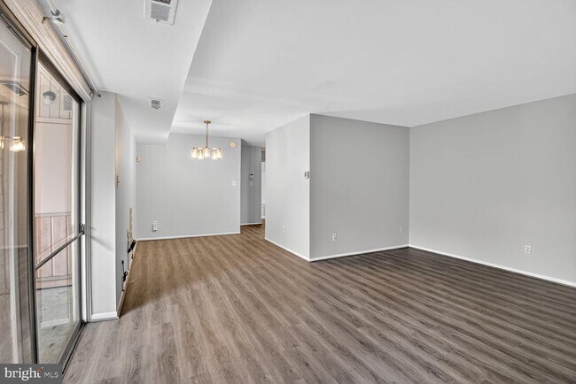 Building Photo - 7505 Riverdale Rd