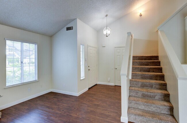 Building Photo - 1761 E Jordan Ave