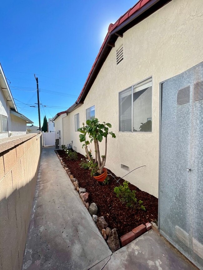 Building Photo - Torrance - 3 bd / 2 ba Home! GREAT LOCATION!!