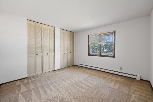 Building Photo - 2 Bedroom/1.5 Bathroom Upper available at our Cedar View Apartments
