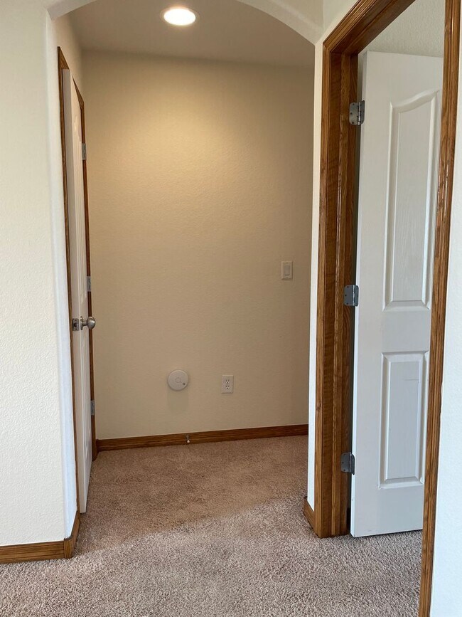 Building Photo - 3545 Big Ben Dr