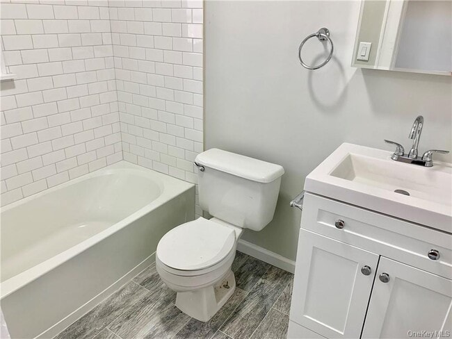 Building Photo - 10 Oakridge Pl