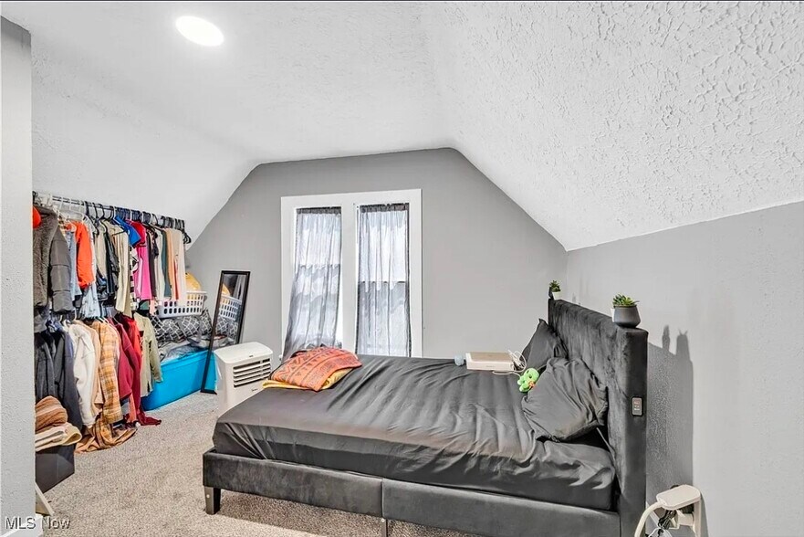 Building Photo - 504 W 21st St