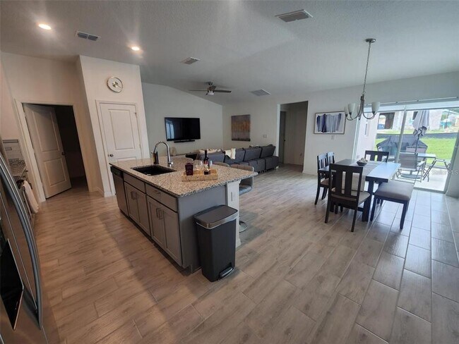 Building Photo - 1055 Papaya Cir.