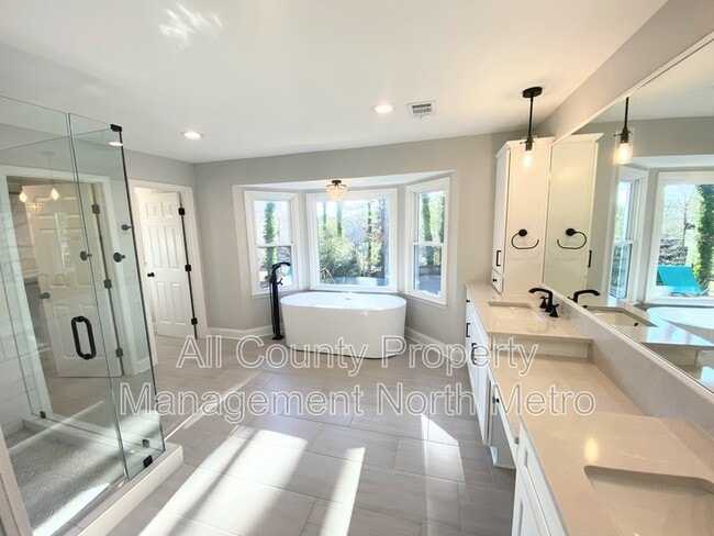 Building Photo - 565 Wayt Rd