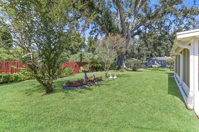 Building Photo - 309 W Tish Dr