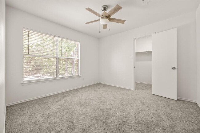 Building Photo - 1114 Thorn Creek Pl