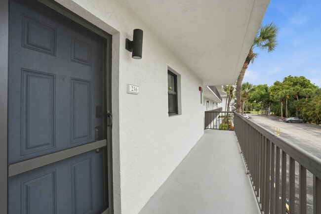Building Photo - 600 Neapolitan Way