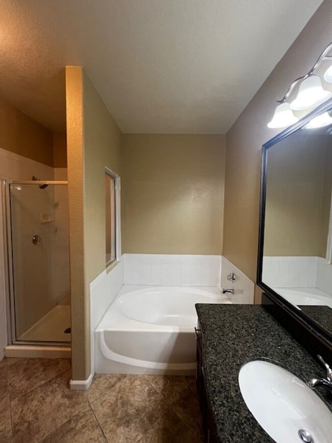 Building Photo - 3 Bedroom Condo - Gated - Summerlin - Detached Garage- New Carpet