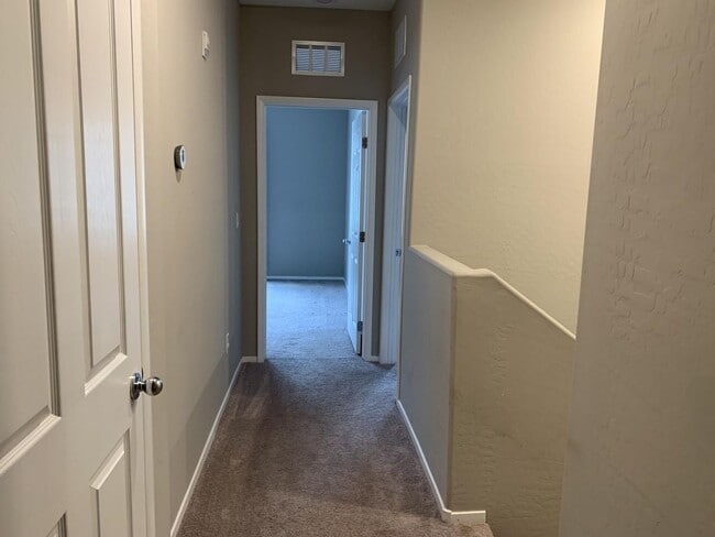 Building Photo - 3 Bedroom townhome in Mountains Edge