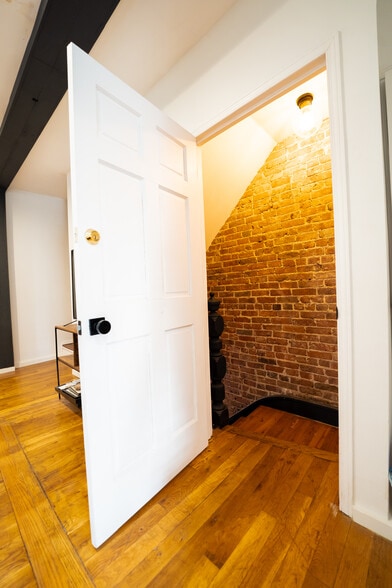 Building Photo - 244 Clifton Pl