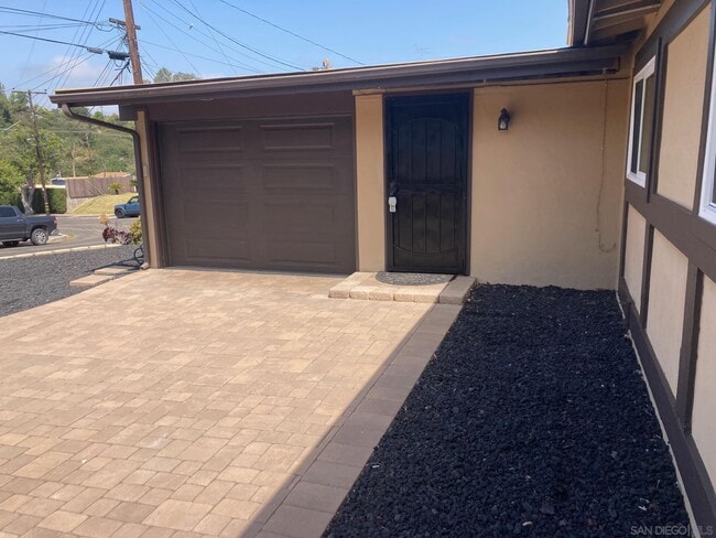 Building Photo - 4644 Chateau Pl