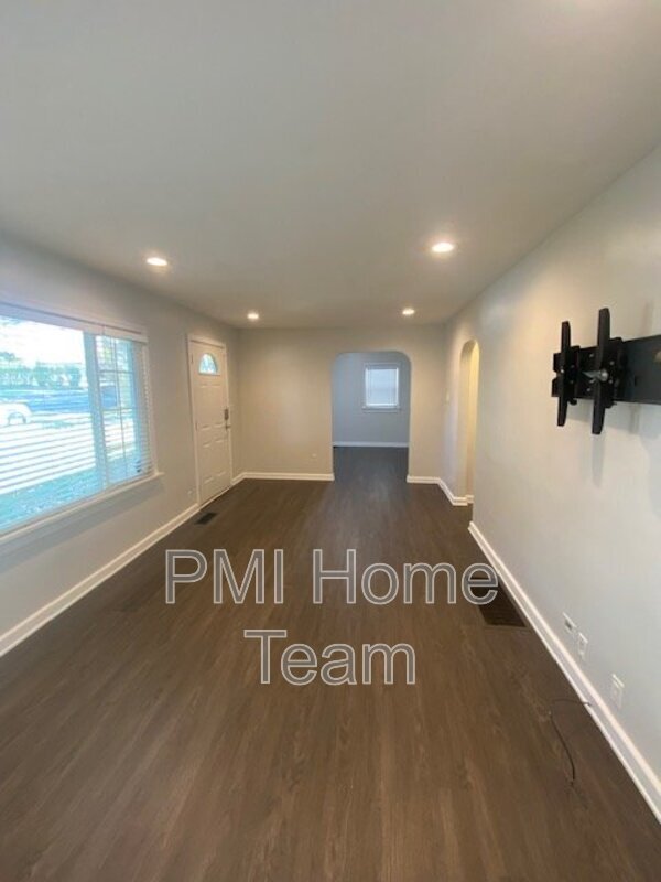 Building Photo - 330 E 100 N