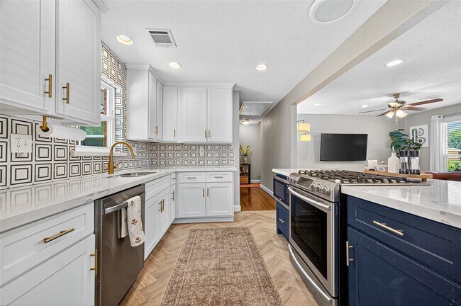 Building Photo - 4318 De Milo Dr