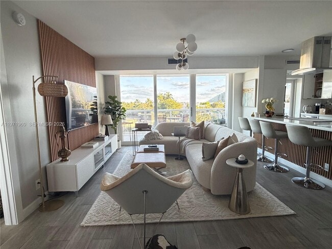 Building Photo - 2715 N Ocean Blvd