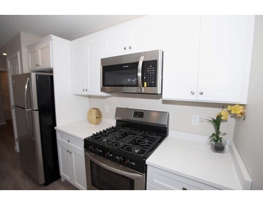 Building Photo - 30 Temple St