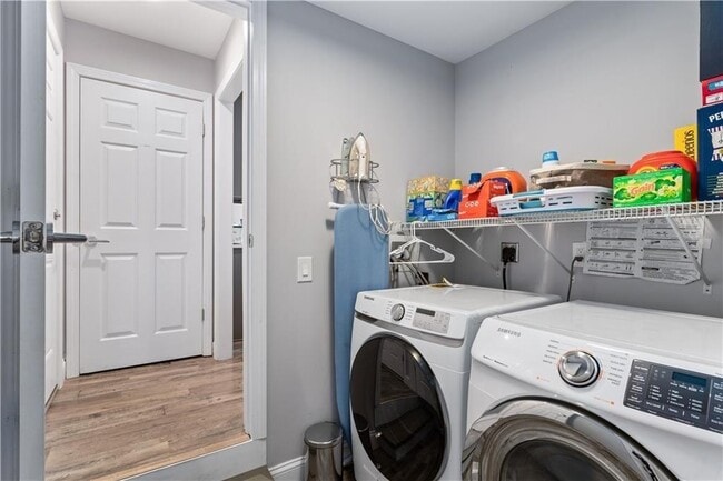 Building Photo - 4 James St