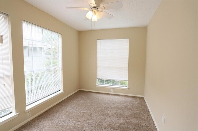 Building Photo - 11011 Shadowfield Dr