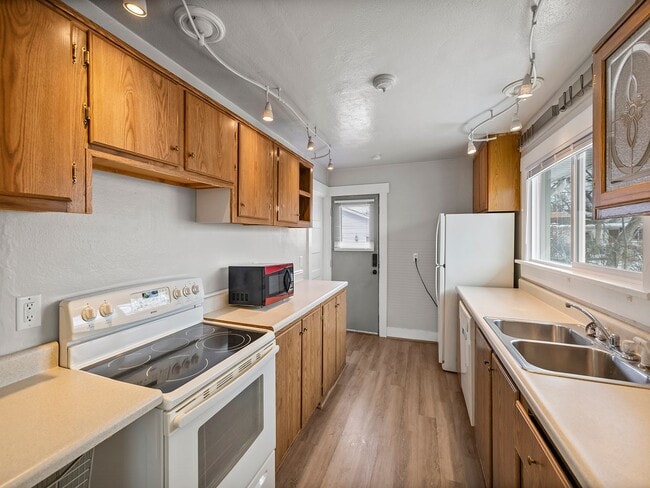 Building Photo - Excellent 3-Bed, 2-Bath Home in Heart of Cheyenne, WY!