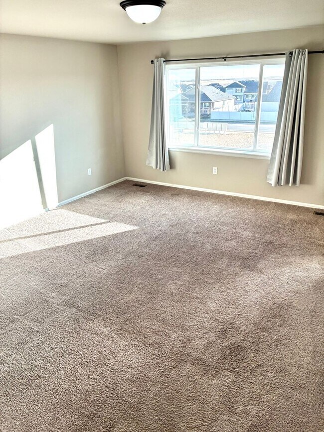 Building Photo - Beautiful 4 Bed/3 Bath West Greeley Home – Spacious Lot & Great Location! Free February Rent! Mov...