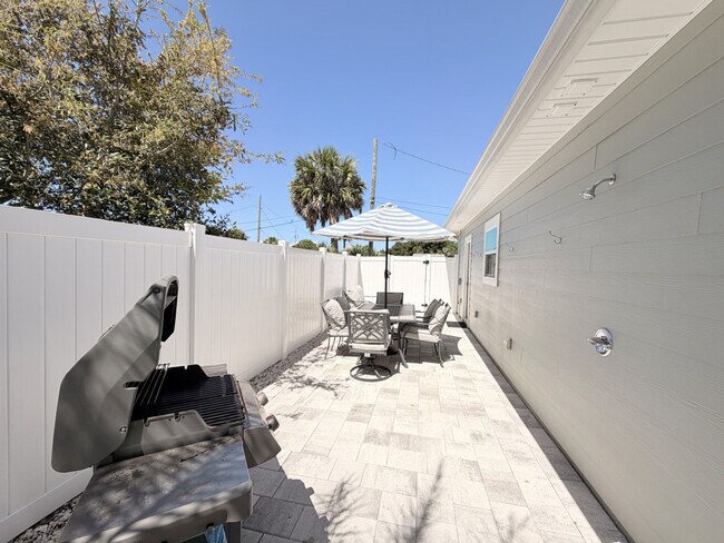 Building Photo - 202 Jasmine Pl