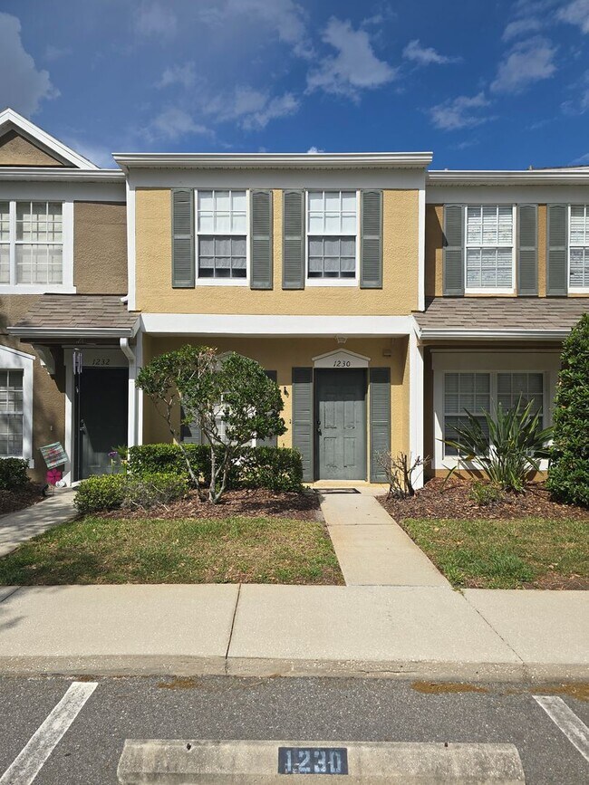 Building Photo - 2-Bedroom, 2.5-Bathroom Townhouse in Zephyrhills