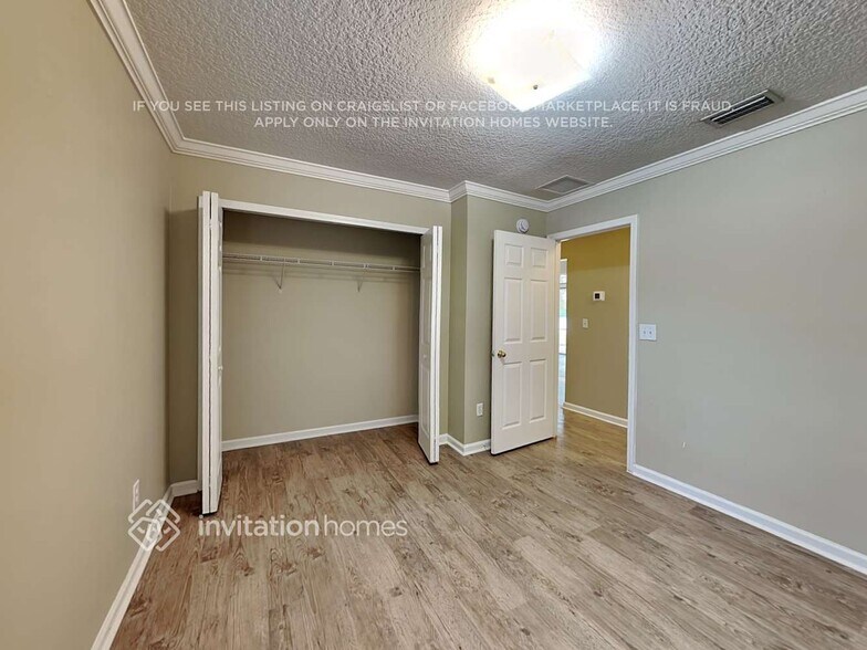 Building Photo - 13928 Fish Eagle Dr E