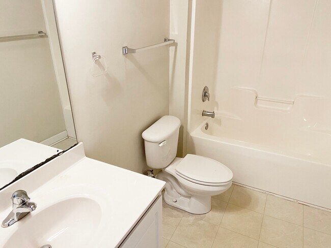 Building Photo - 5006 Carleton Dr