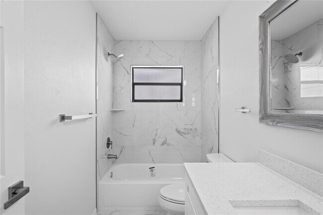 Building Photo - 8312 Roxboro Dr