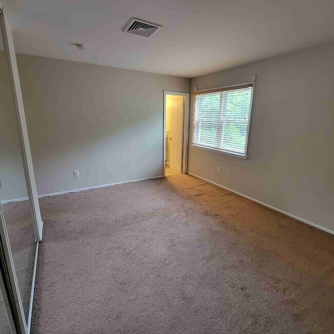 Building Photo - 2156 Birch Dr