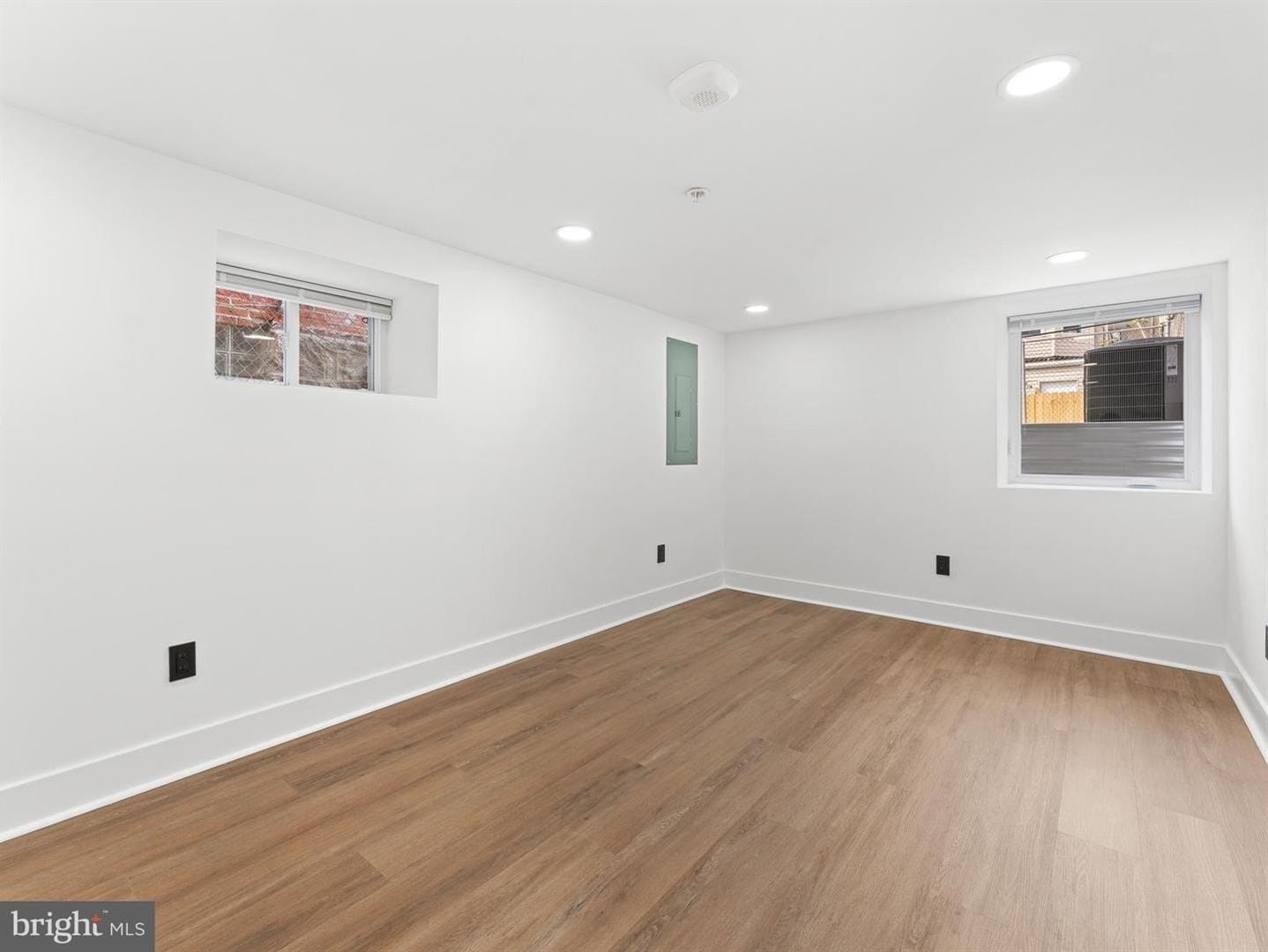 Building Photo - 4927 Catharine St