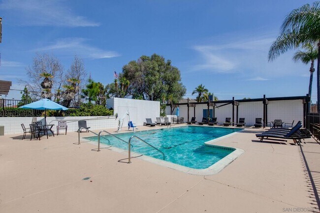 Building Photo - Single Level Condo in Lake San Marcos
