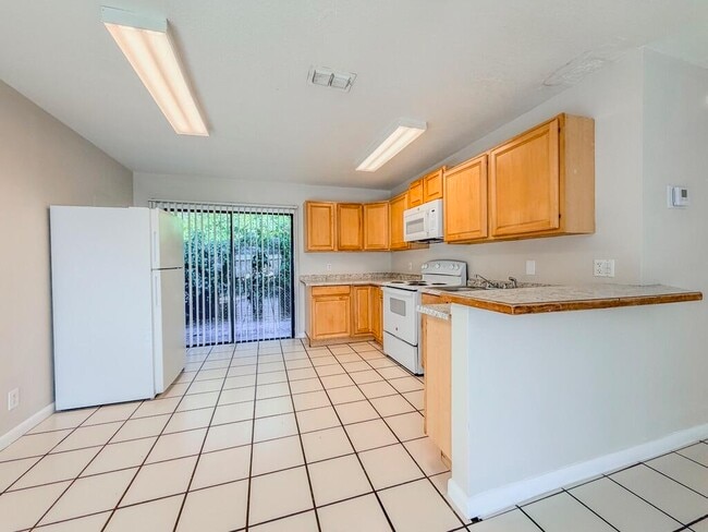 Building Photo - 2028 Major Dr