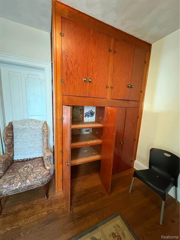 Building Photo - 426 E 4th St